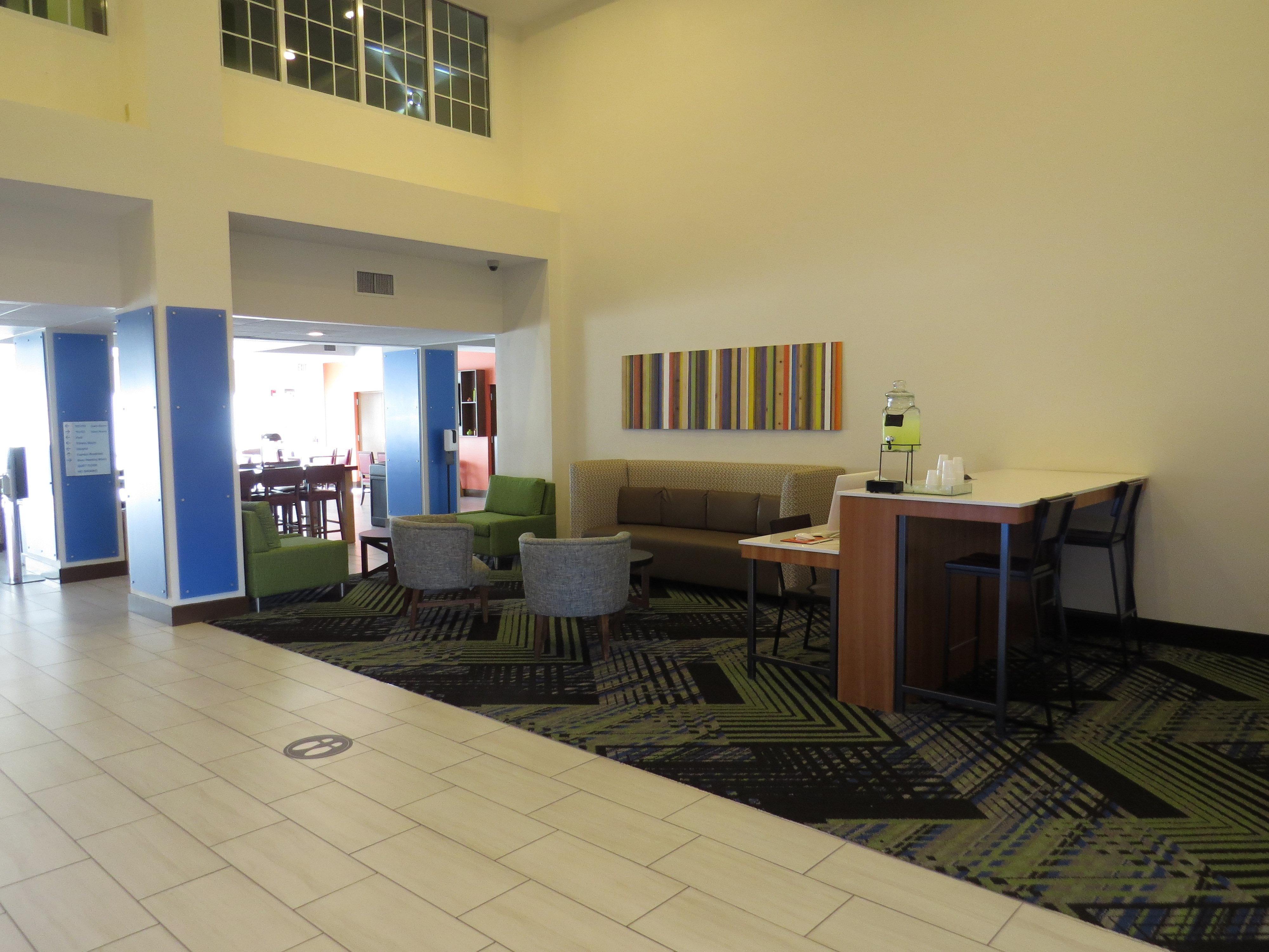 Holiday Inn Express - Spring Hill By Ihg Exterior photo