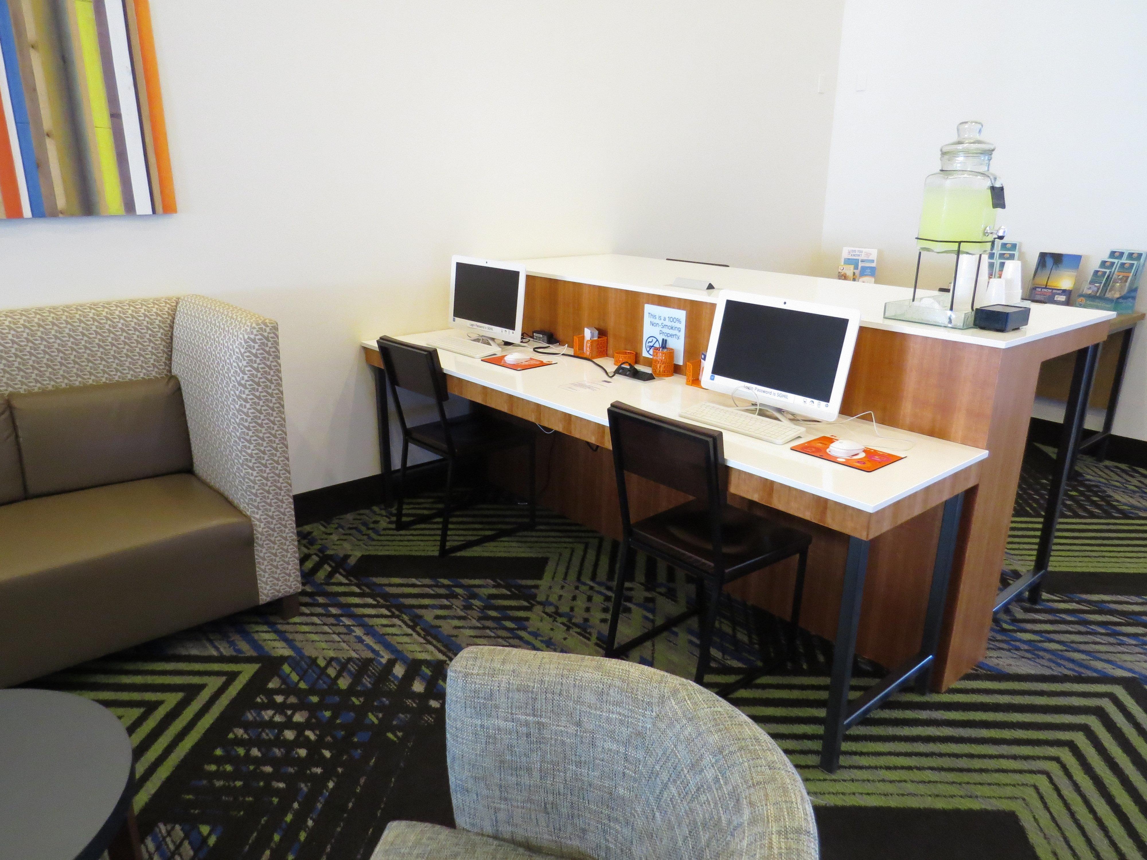 Holiday Inn Express - Spring Hill By Ihg Exterior photo