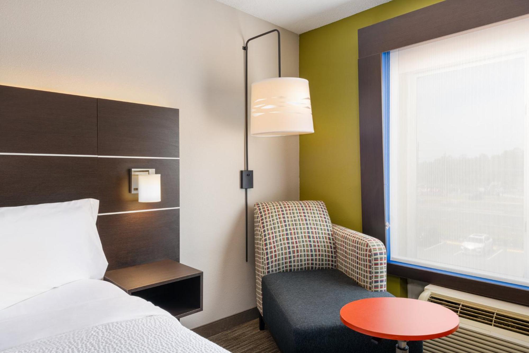 Holiday Inn Express - Spring Hill By Ihg Exterior photo