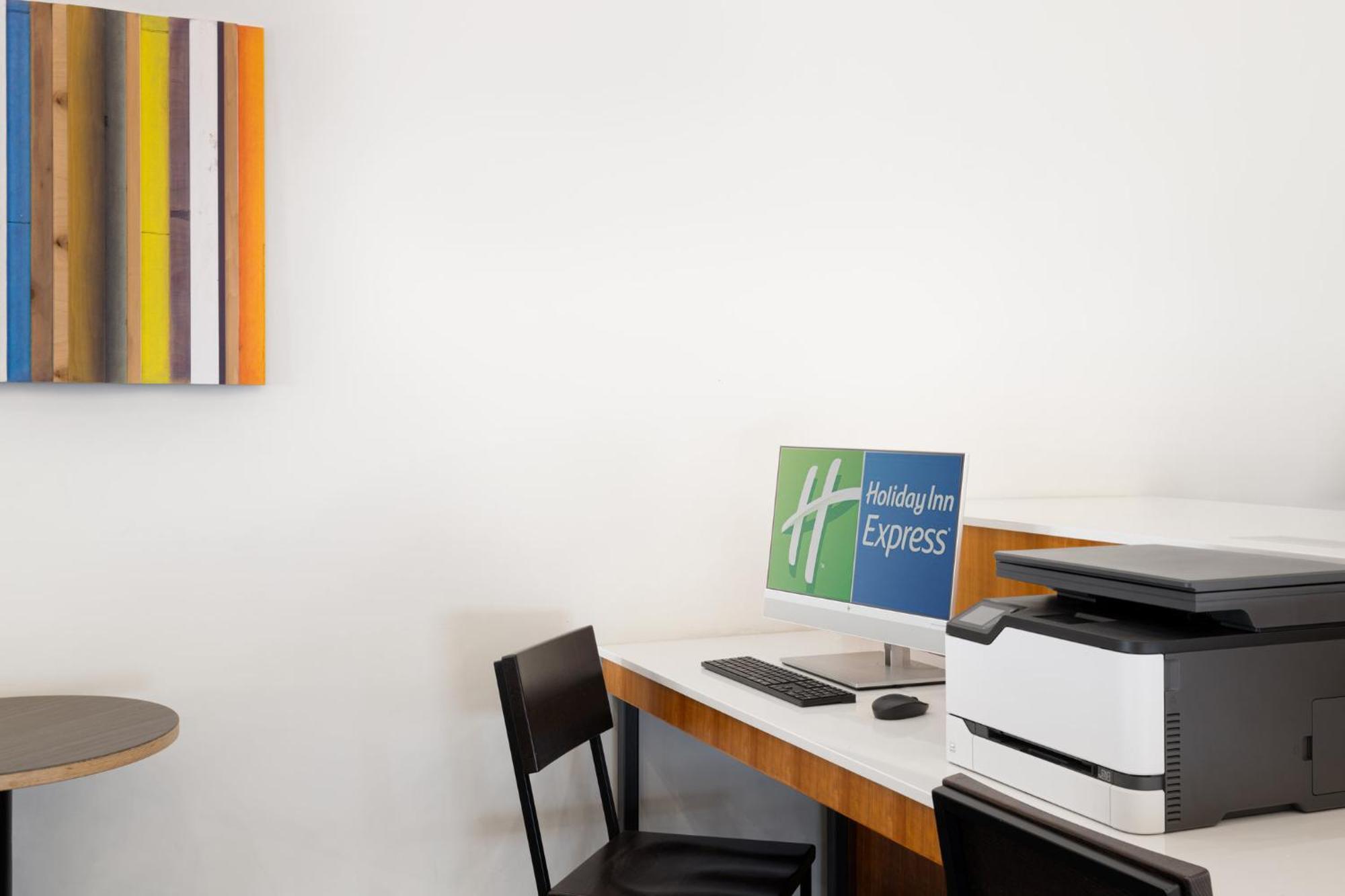 Holiday Inn Express - Spring Hill By Ihg Exterior photo