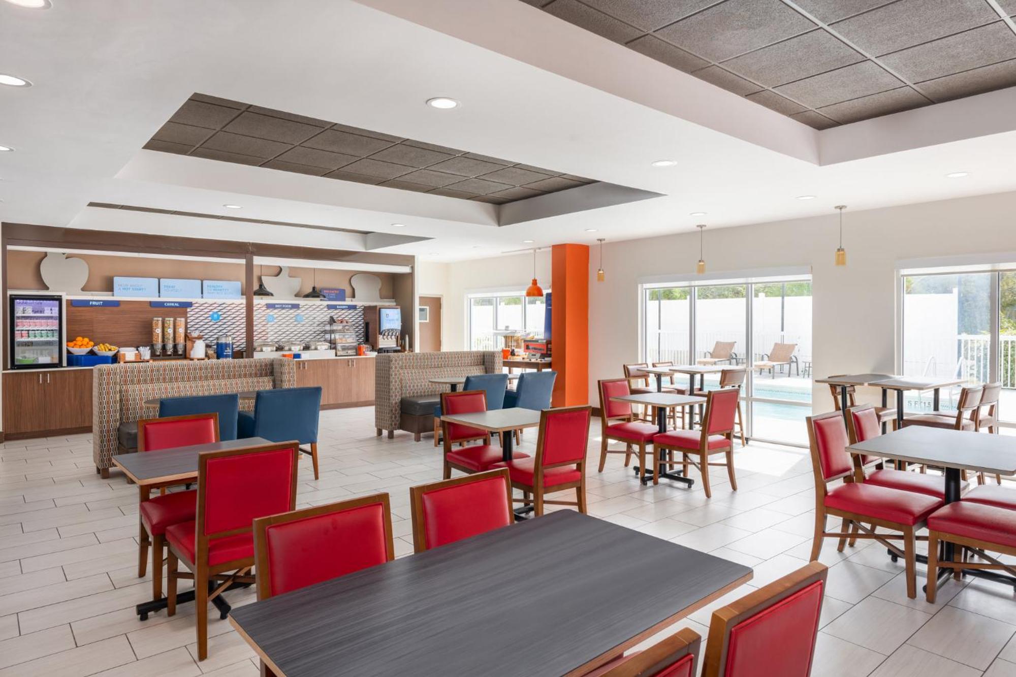 Holiday Inn Express - Spring Hill By Ihg Exterior photo