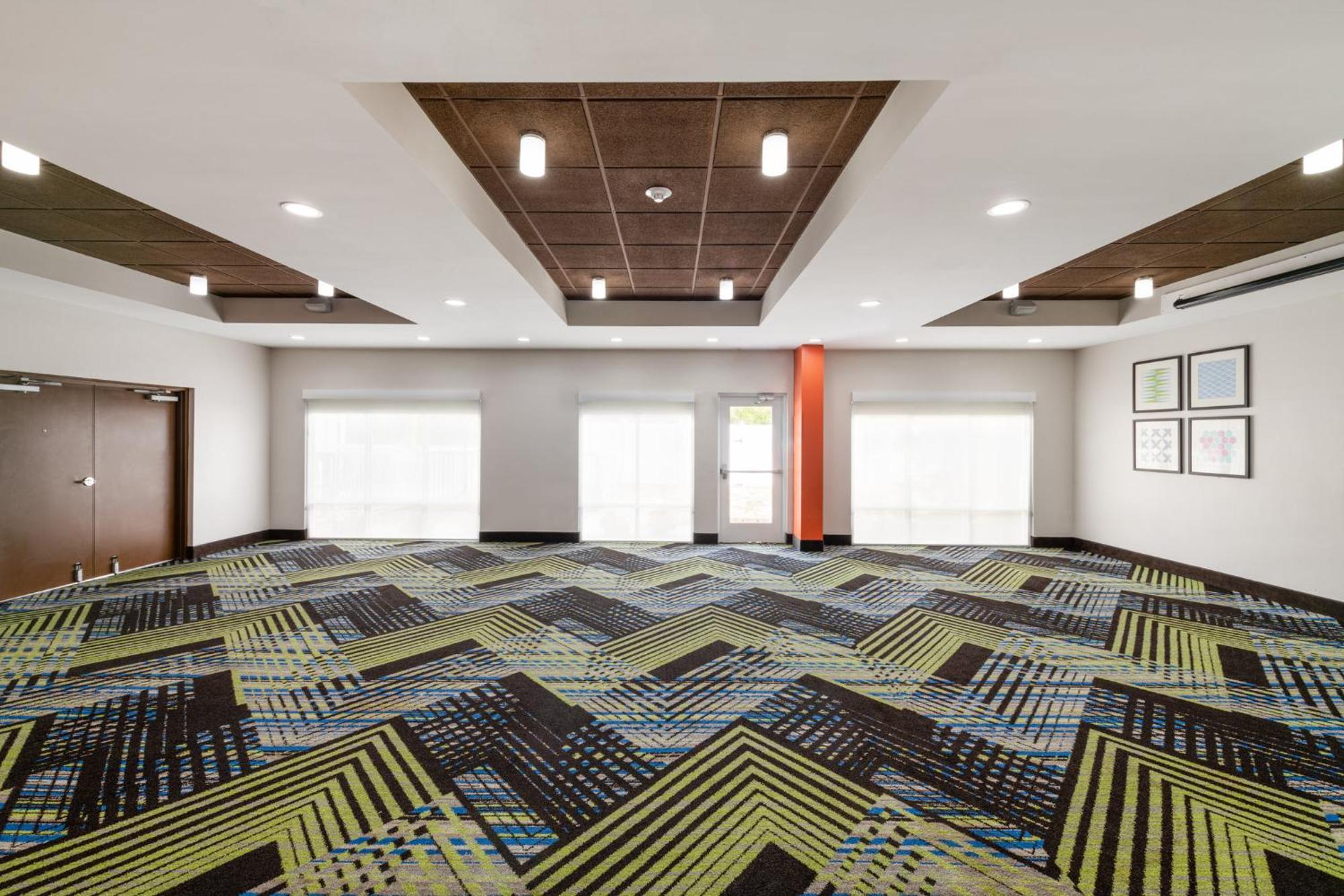 Holiday Inn Express - Spring Hill By Ihg Exterior photo