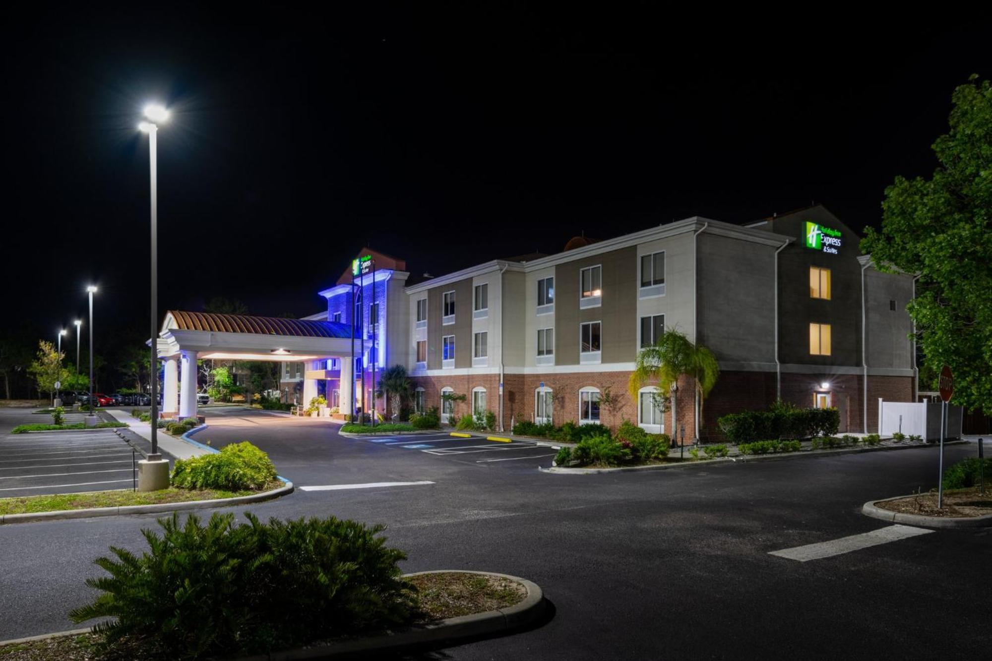 Holiday Inn Express - Spring Hill By Ihg Exterior photo